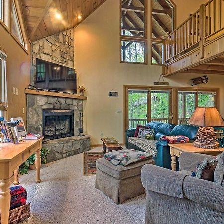 Spacious Maggie Valley Cabin With Hot Tub And Mtn View Екстериор снимка