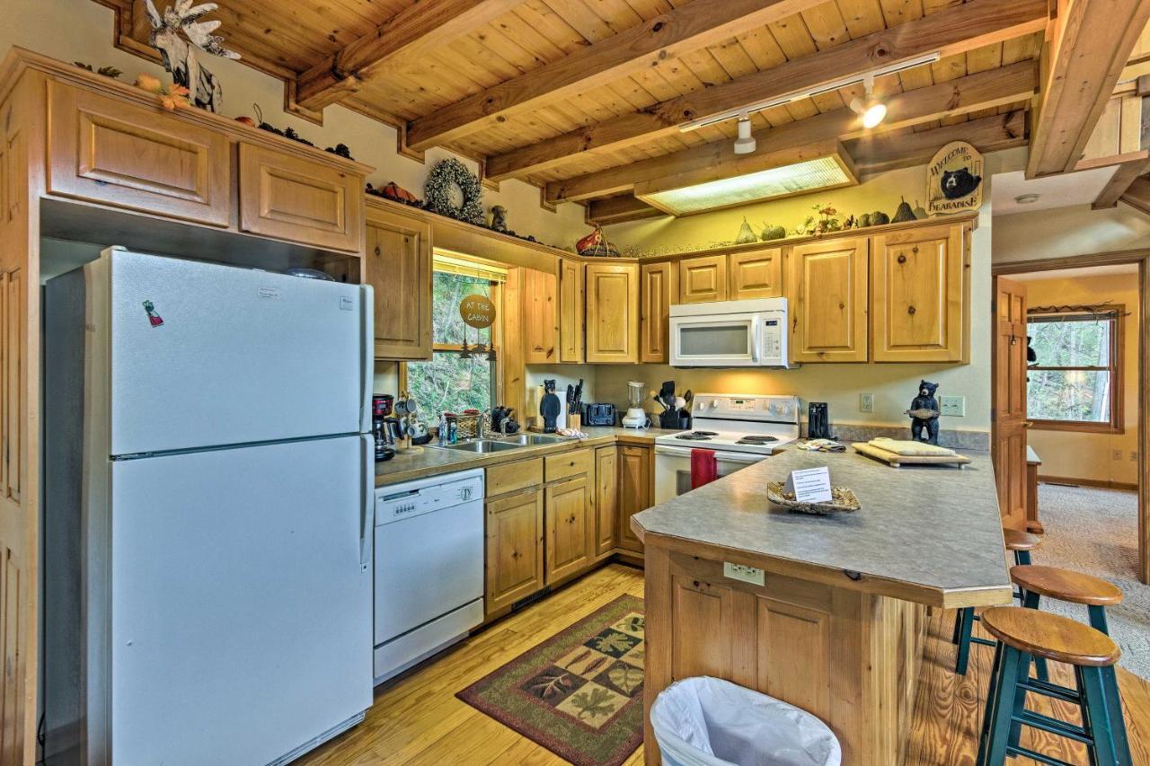 Spacious Maggie Valley Cabin With Hot Tub And Mtn View Екстериор снимка