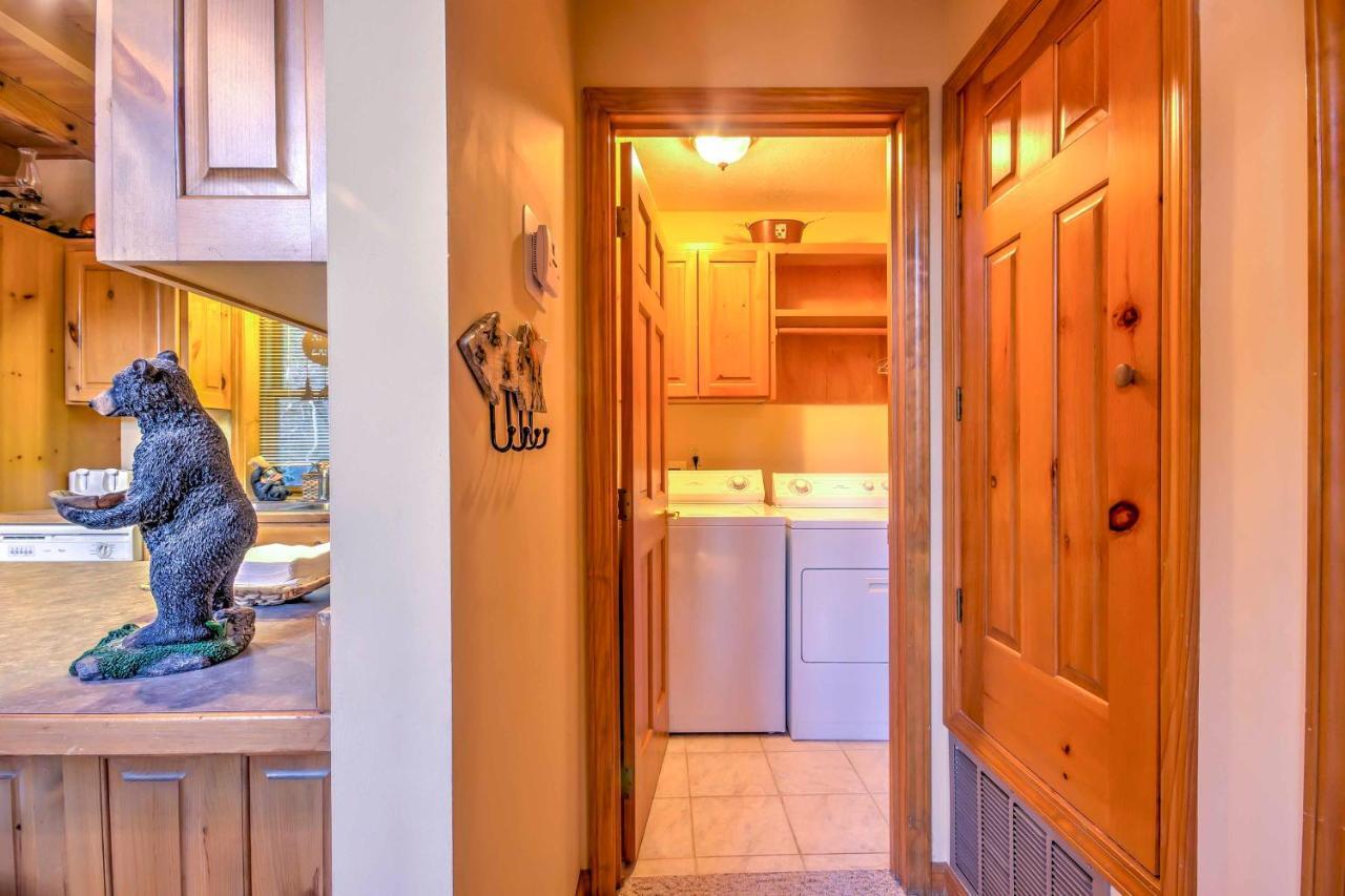 Spacious Maggie Valley Cabin With Hot Tub And Mtn View Екстериор снимка